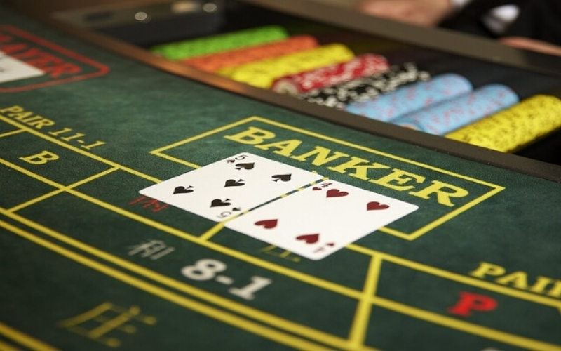 Baccarat là gì? Luật chơi và 3 cửa cược chính (Banker, Player, Tie)