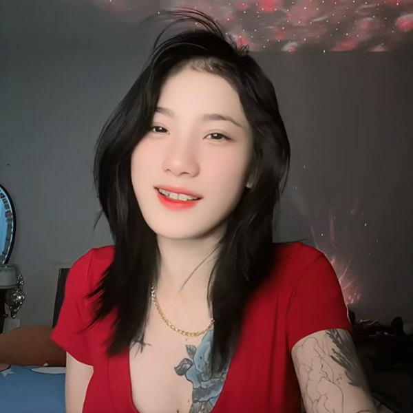 Bảo Trân 2004 Im lặng giữa tâm bão