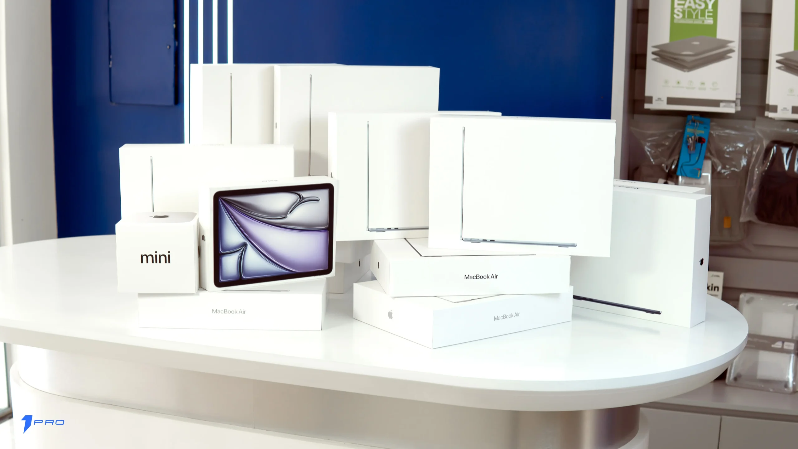 Macbook Air M4 đang chạy phần mềm trí tuệ nhân tạo tạo sinh