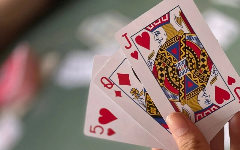 Mối liên hệ mật thiết giữa văn hóa chơi bài và sự phát triển kinh tế xã hội qua các thời kỳ